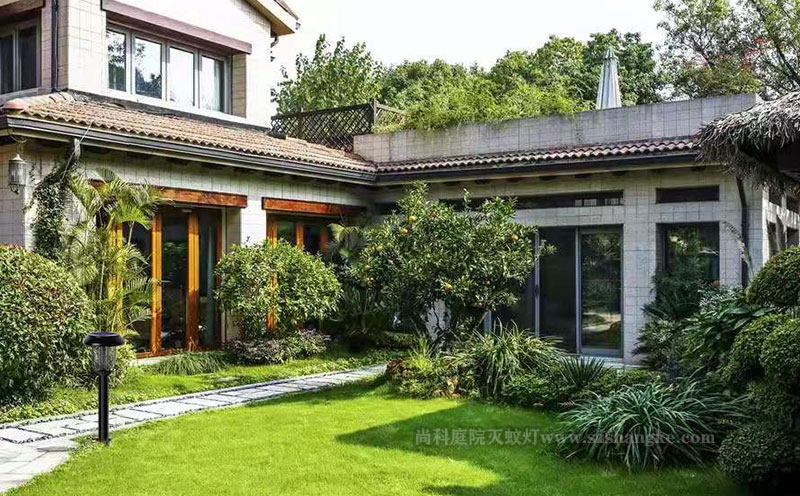 庭院草坪如何驅(qū)蚊？戶外滅蚊燈效果