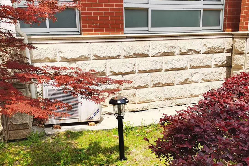 無錫天一中學(xué)安裝太陽能滅蚊燈，學(xué)校滅蚊燈